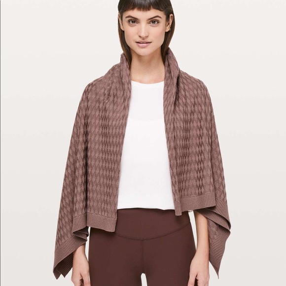 Rare lululemon poncho, wearable in many different ways - Picture 4 of 4